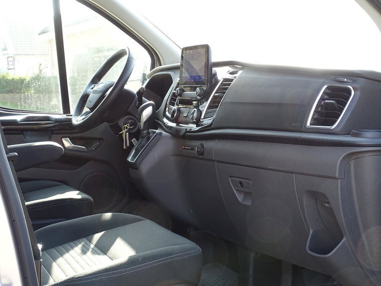 Vehicle Image 25