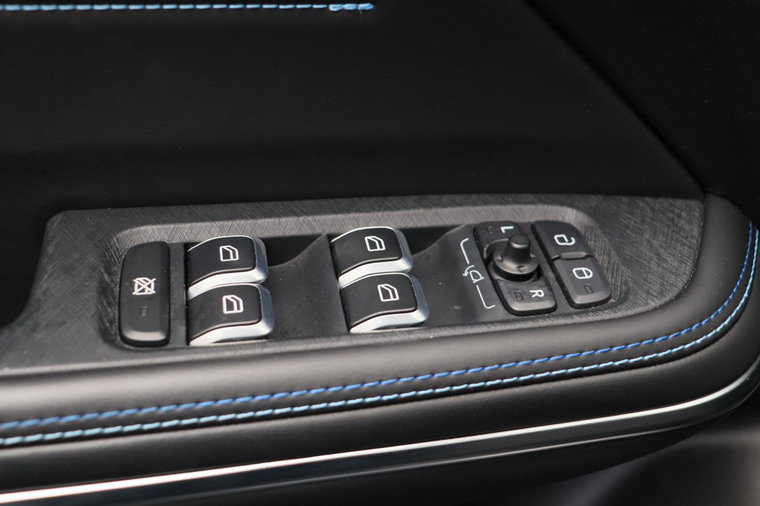 Vehicle Image 28