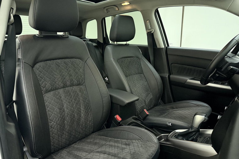 Vehicle Image 13