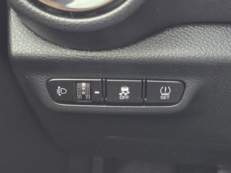 Vehicle Image 28