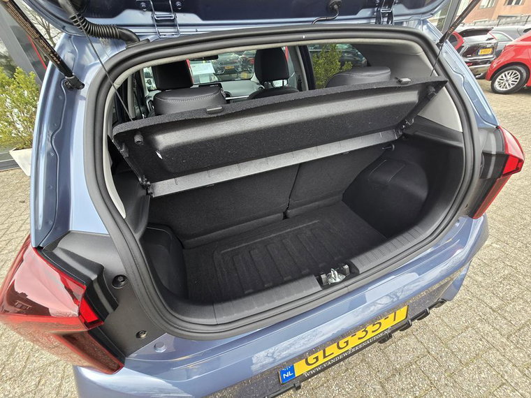 Vehicle Image 36