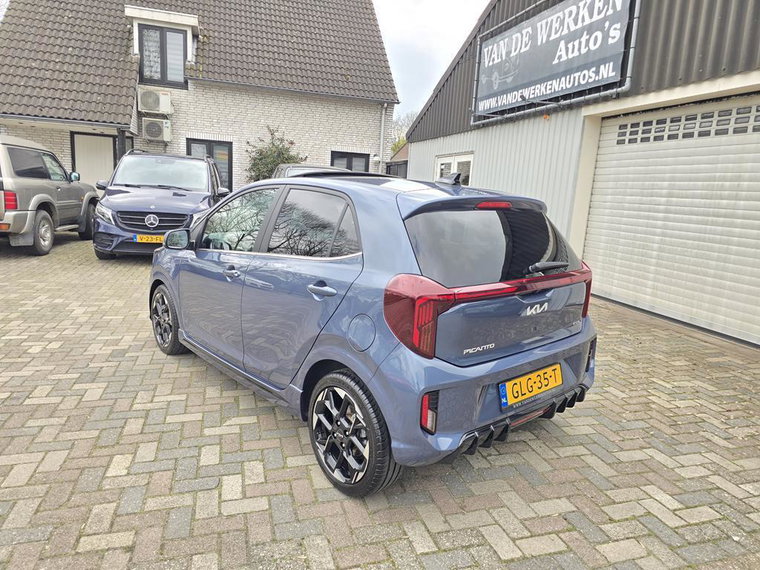 Vehicle Image 42