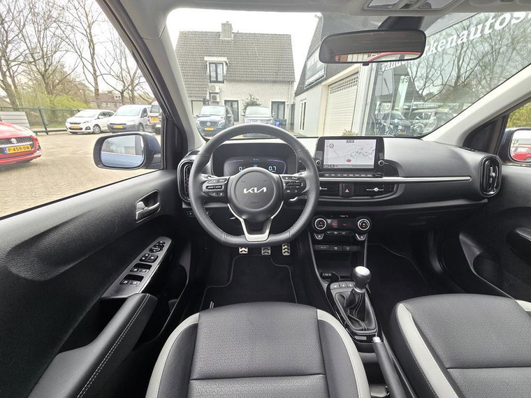 Vehicle Image 11