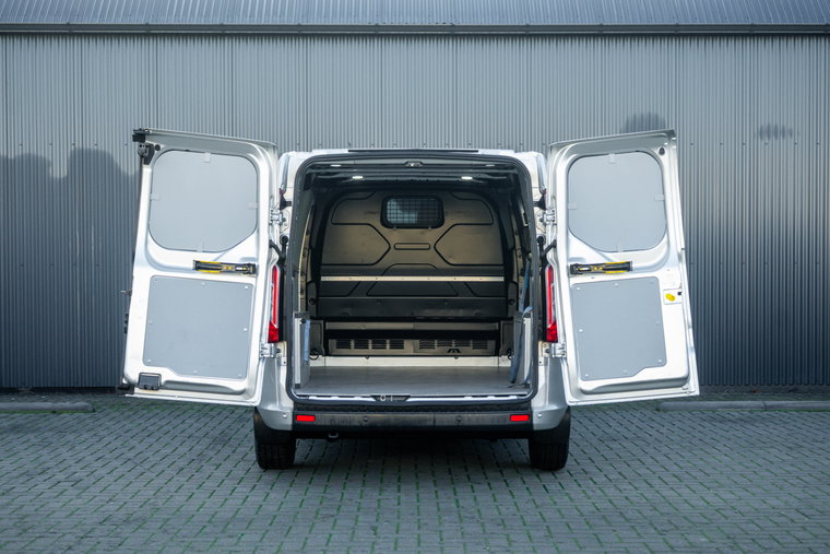 Vehicle Image 9