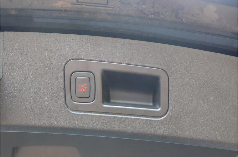 Vehicle Image 32