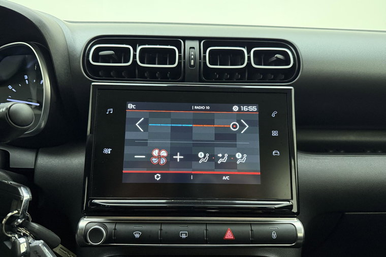 Vehicle Image 21