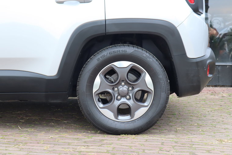 Vehicle Image 26