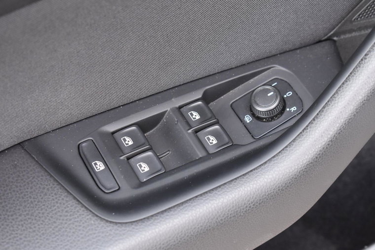 Vehicle Image 28