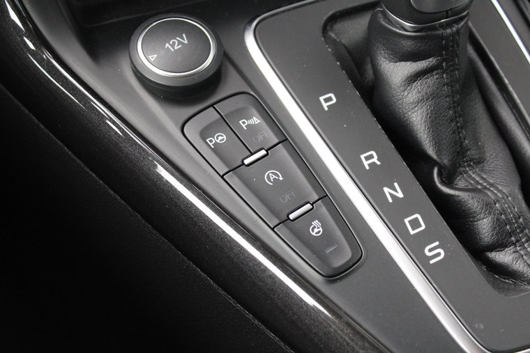 Vehicle Image 25