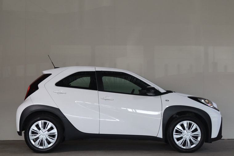 Vehicle Image 10