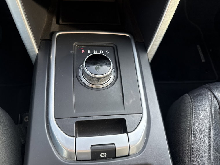 Vehicle Image 25