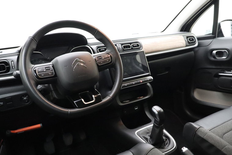 Vehicle Image 16