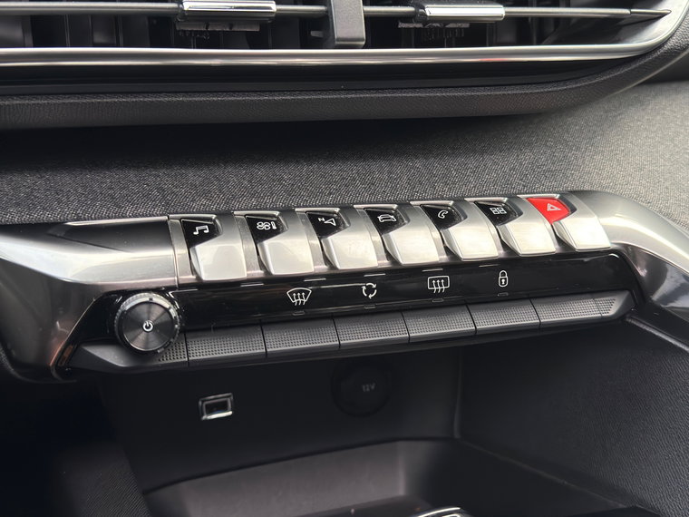 Vehicle Image 28