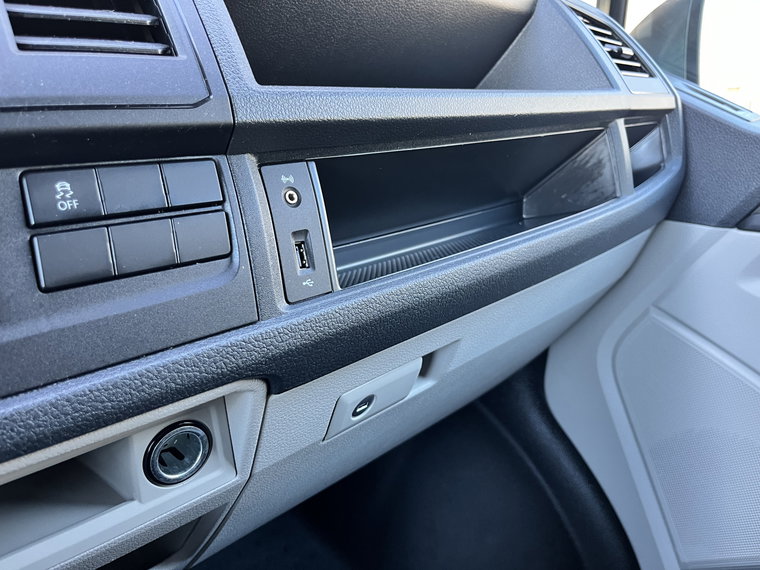 Vehicle Image 32