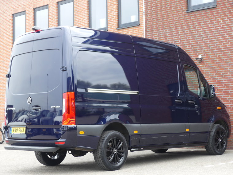 Vehicle Image 23