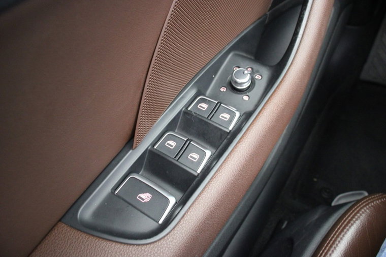 Vehicle Image 25