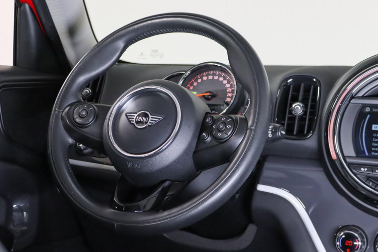 Vehicle Image 32