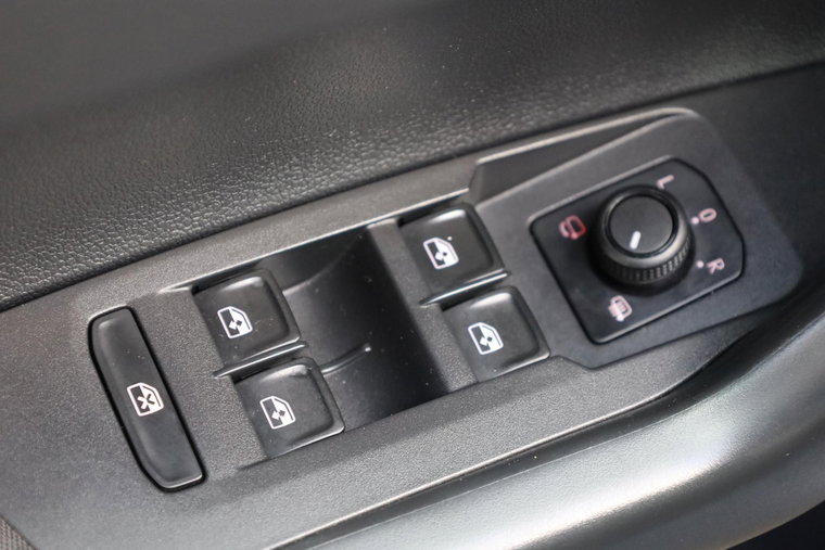 Vehicle Image 28