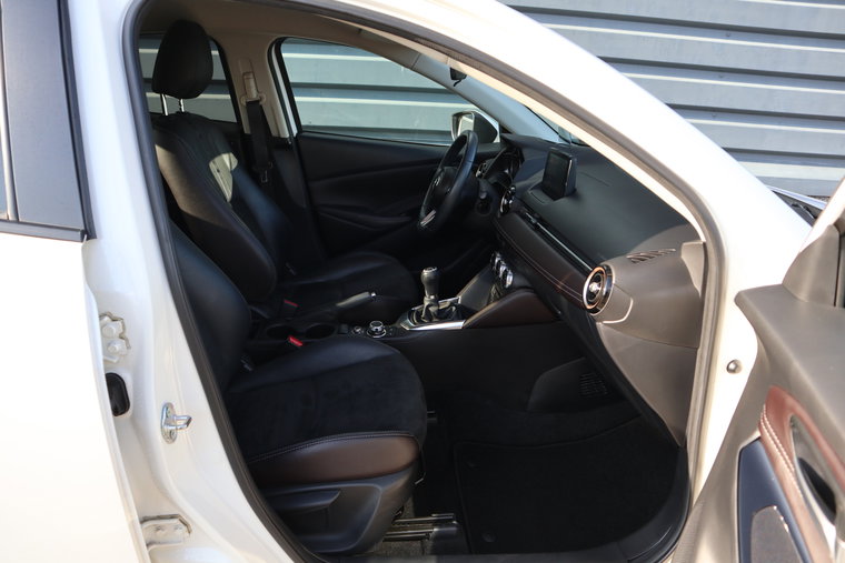 Vehicle Image 11