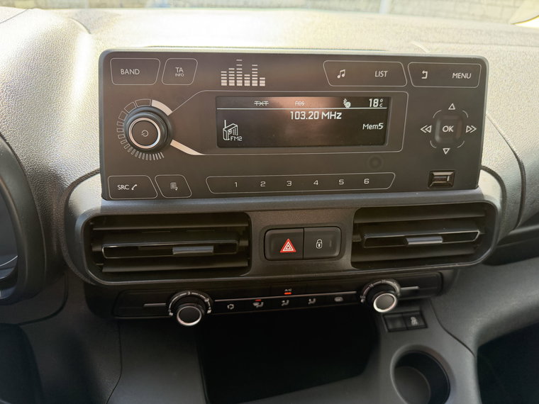 Vehicle Image 24