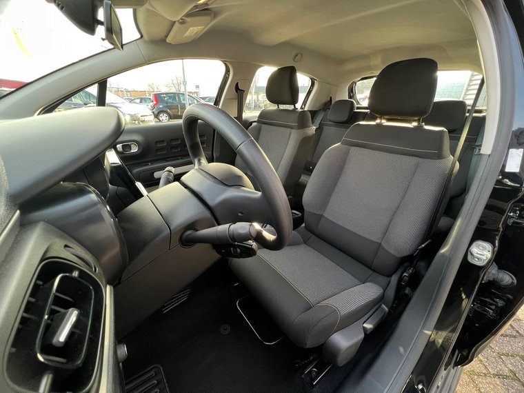 Vehicle Image 12