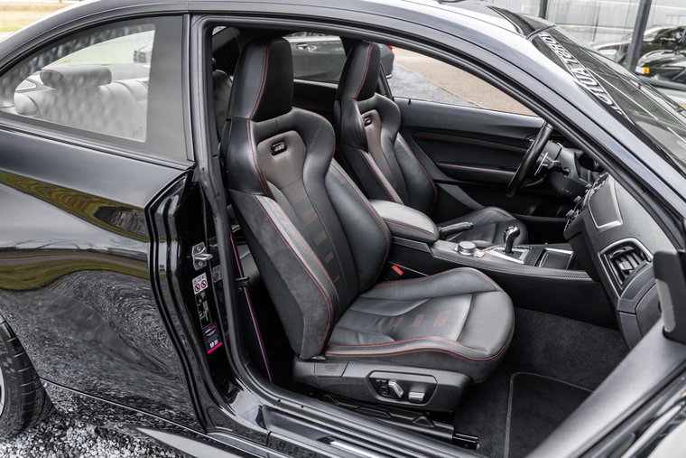 Vehicle Image 32