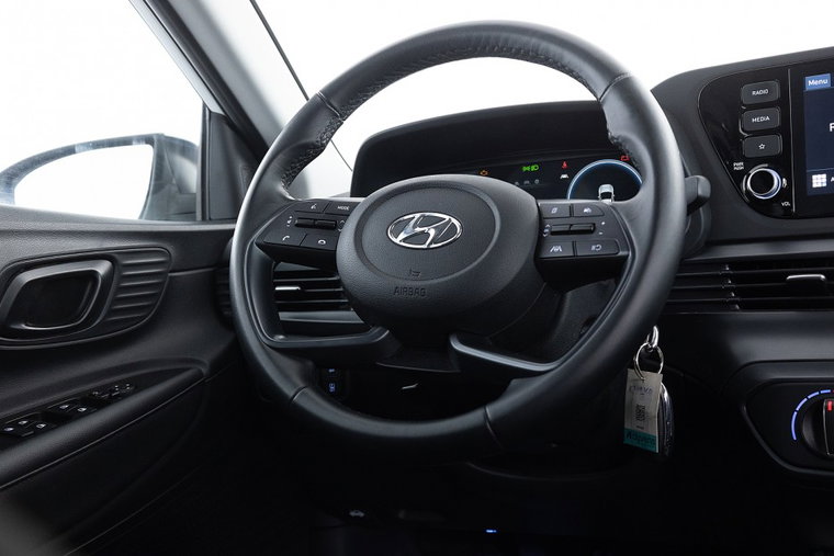 Vehicle Image 16
