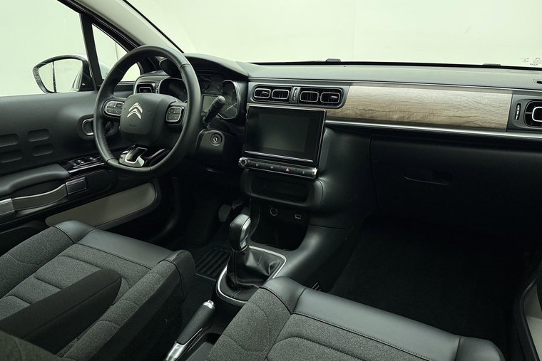 Vehicle Image 14