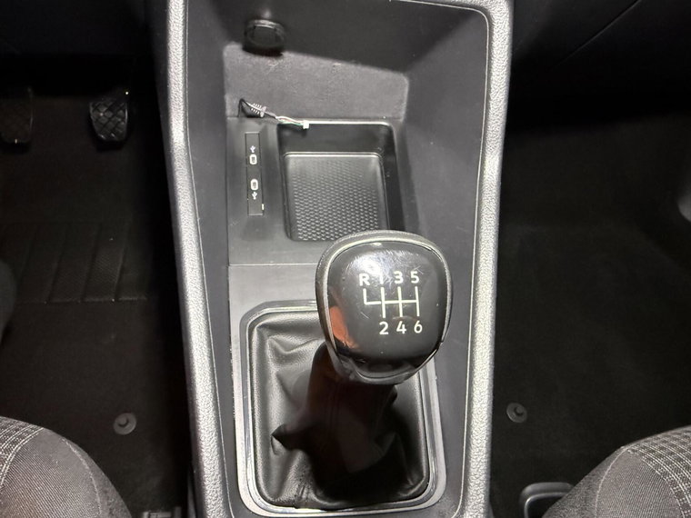Vehicle Image 25