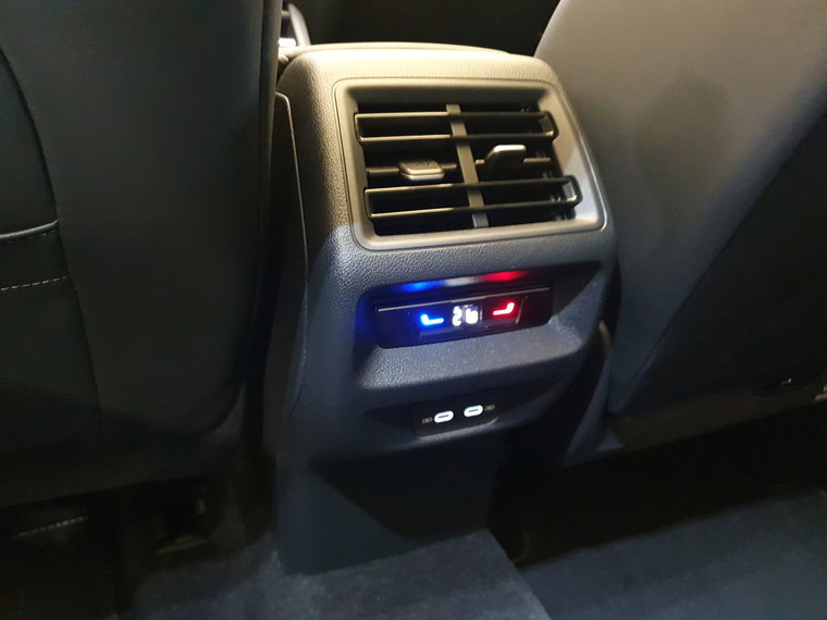 Vehicle Image 28