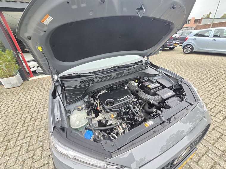 Vehicle Image 32