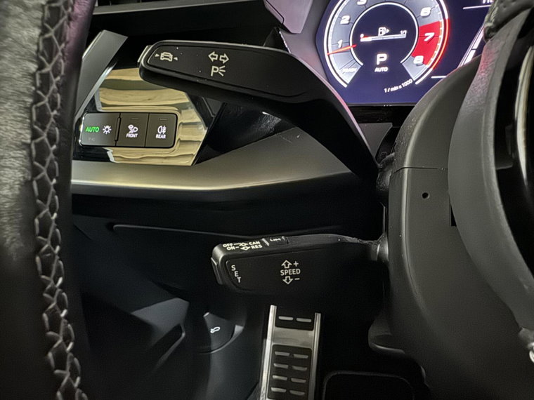 Vehicle Image 32