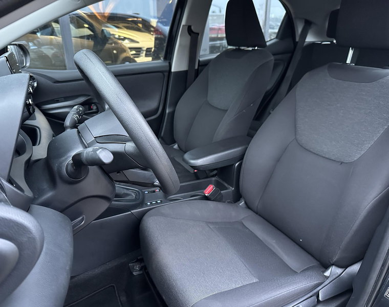 Vehicle Image 12
