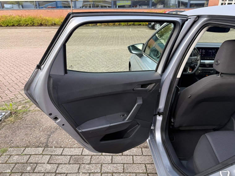 Vehicle Image 21