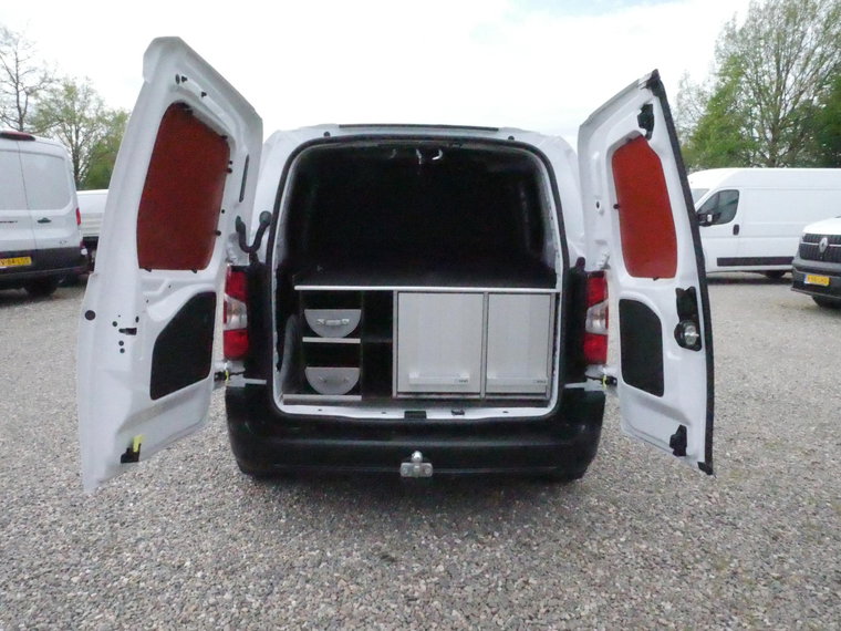 Vehicle Image 10