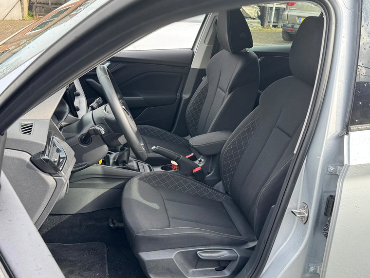 Vehicle Image 11