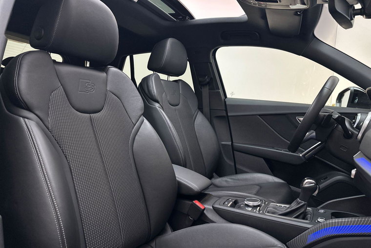 Vehicle Image 16