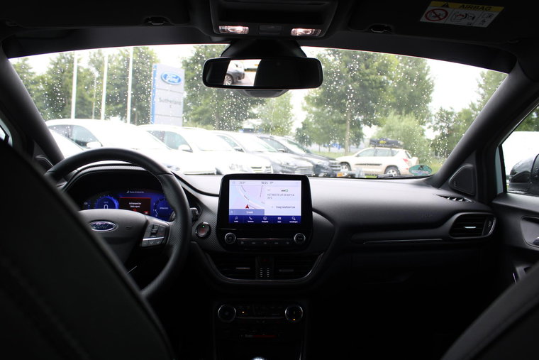 Vehicle Image 13
