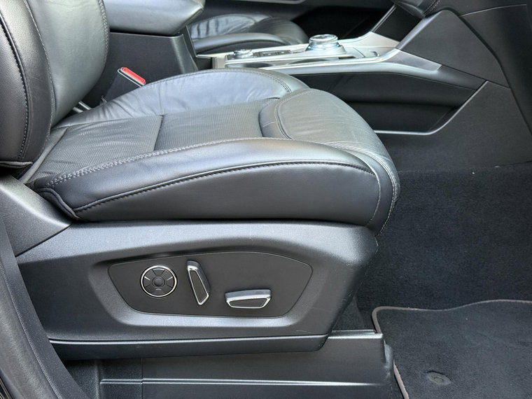 Vehicle Image 33
