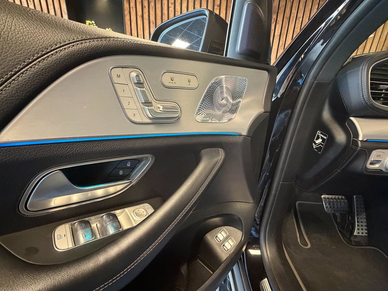 Vehicle Image 32