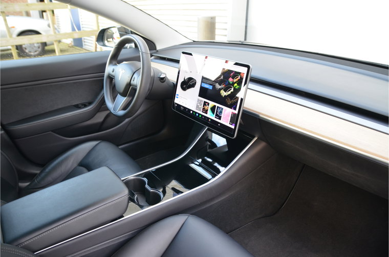 Vehicle Image 11