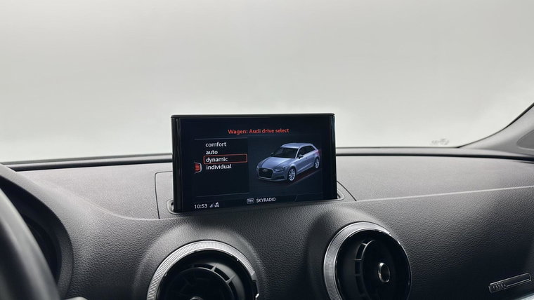 Vehicle Image 32