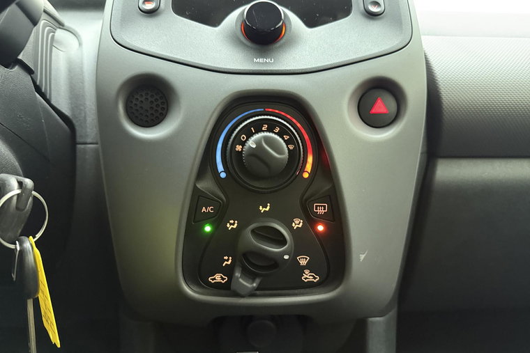 Vehicle Image 16