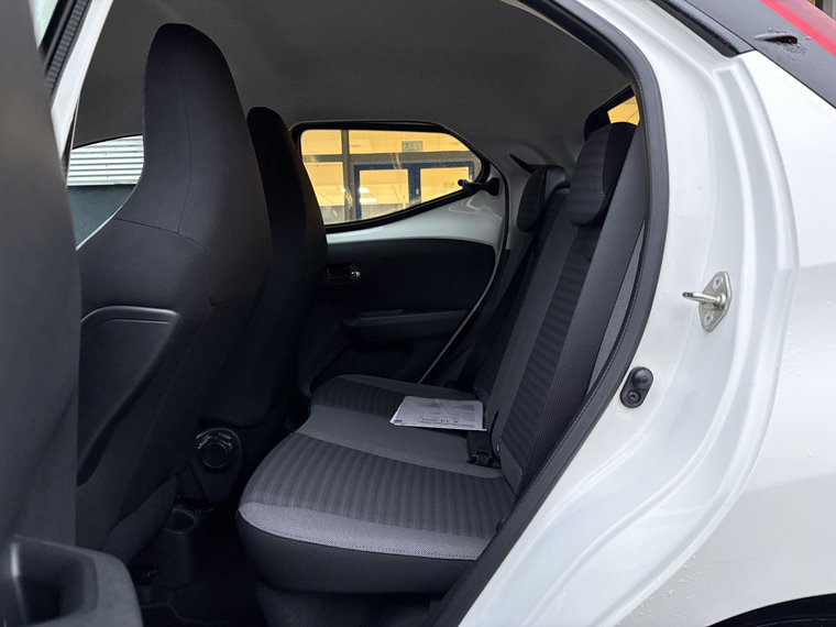 Vehicle Image 14