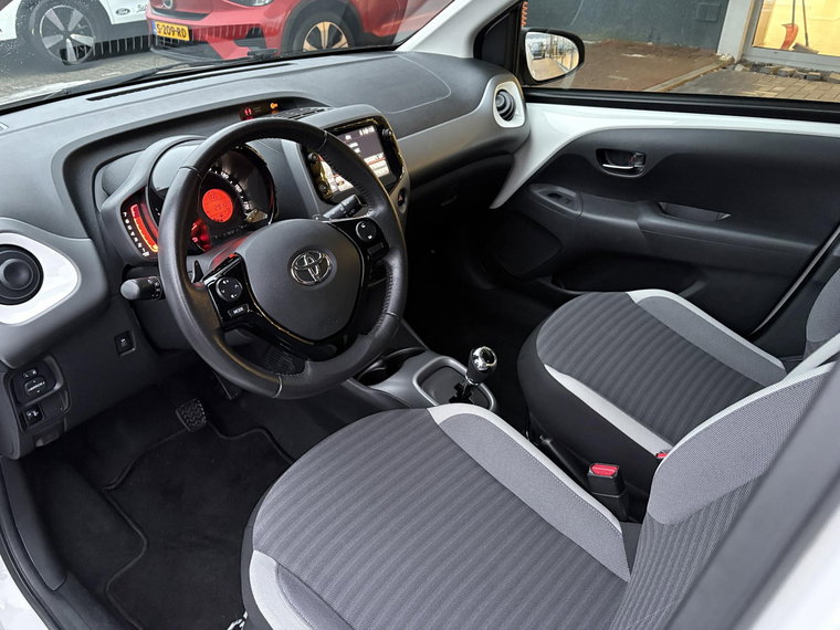 Vehicle Image 15