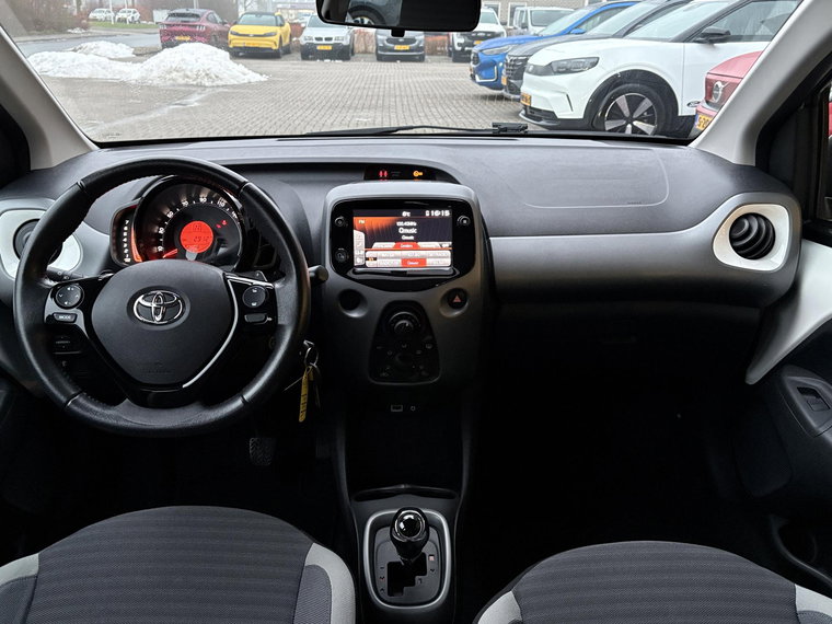 Vehicle Image 16