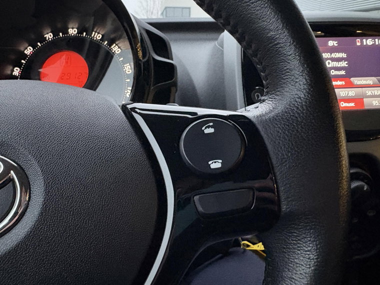 Vehicle Image 21