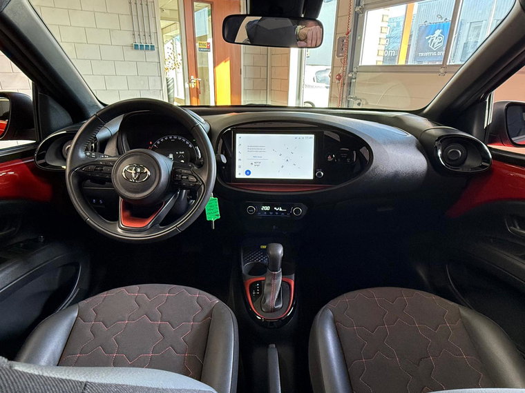 Vehicle Image 14