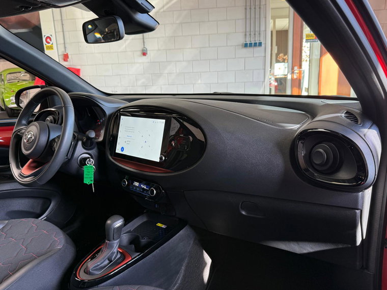 Vehicle Image 22