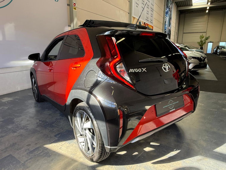 Vehicle Image 11